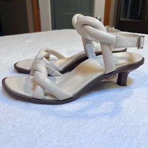 Vionic Kitten Heels Leather Upper Sandal Size 9